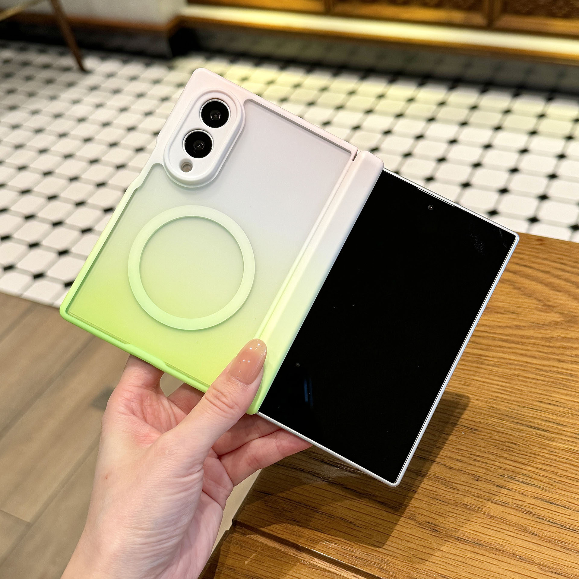 เคสโทรศัพท์แม่เหล็กแบบโปร่งแสง - Gradient Color Case บทวิจารณ์และราคา