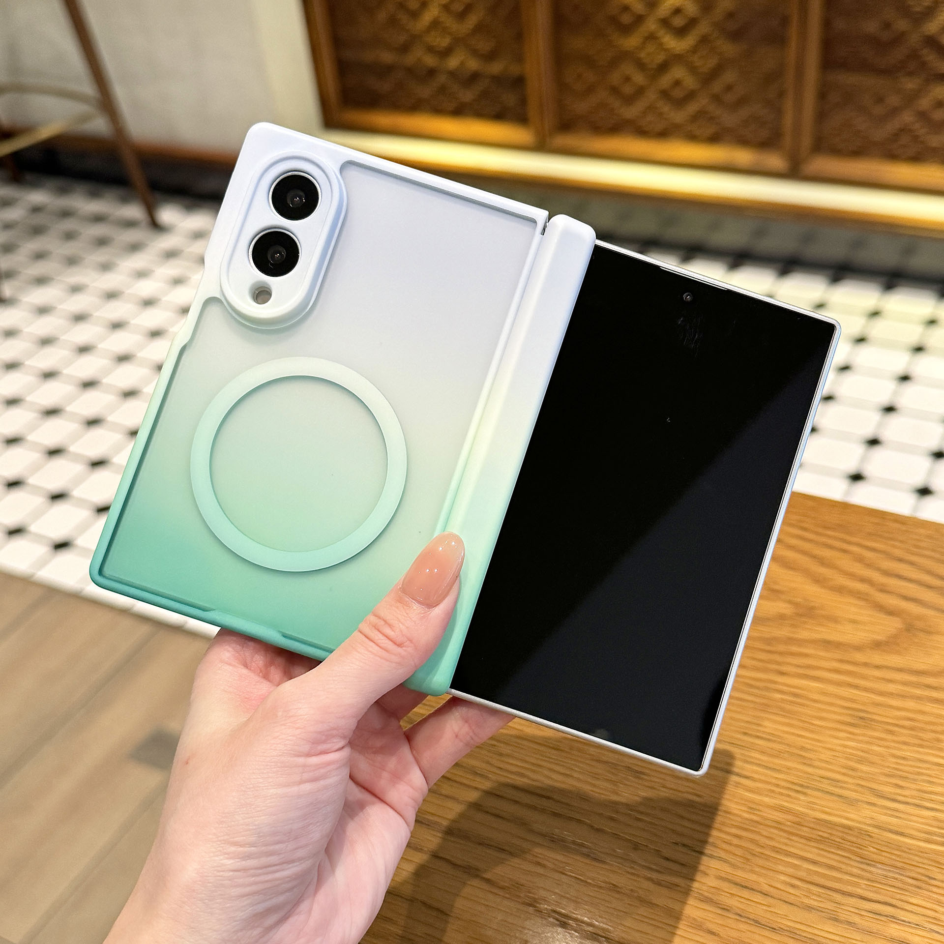เคสโทรศัพท์แม่เหล็กแบบโปร่งแสง - Gradient Color Case บทวิจารณ์และราคา